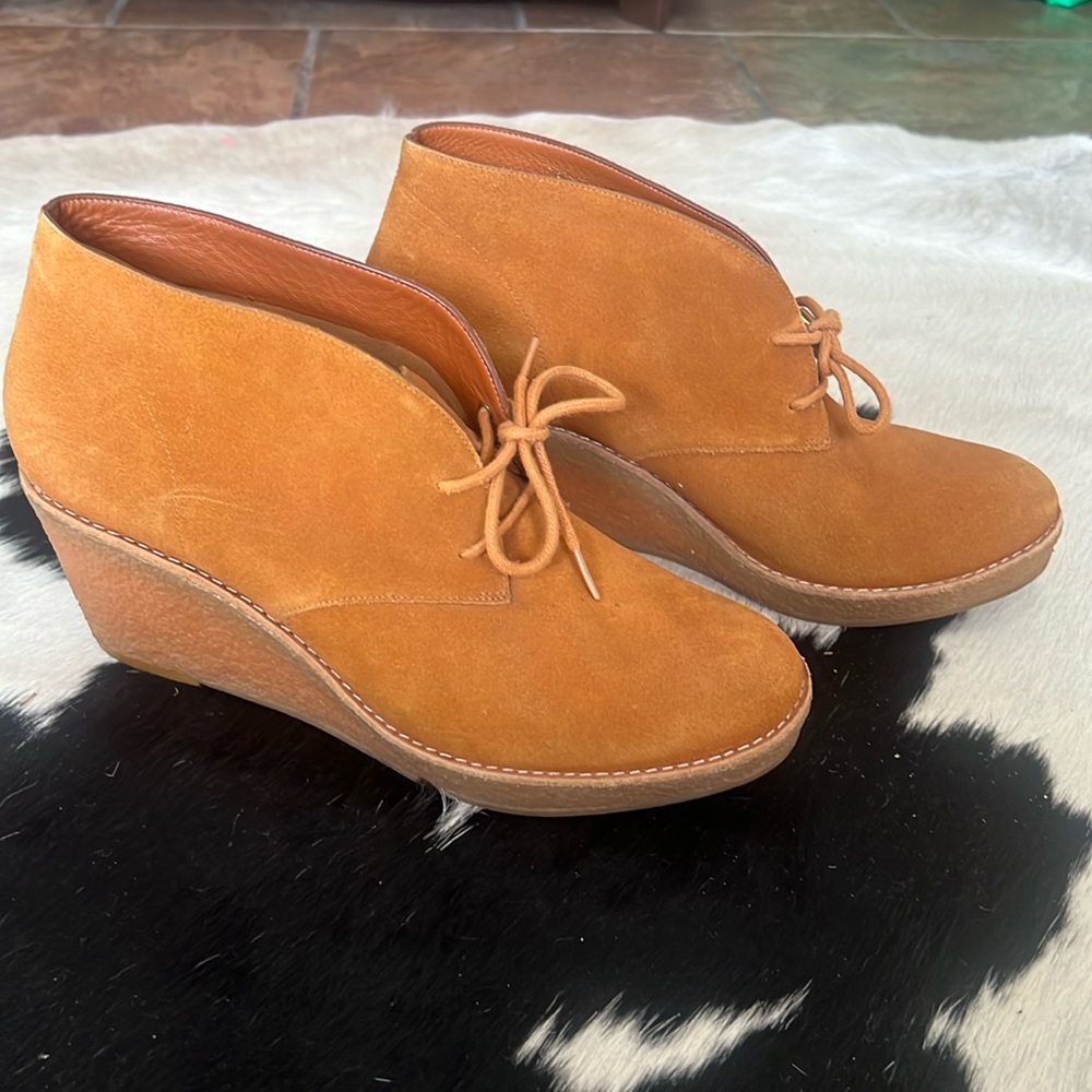 Cole Hann Britt chukka ankle wedge lace-up booties. Pre loved in good condition